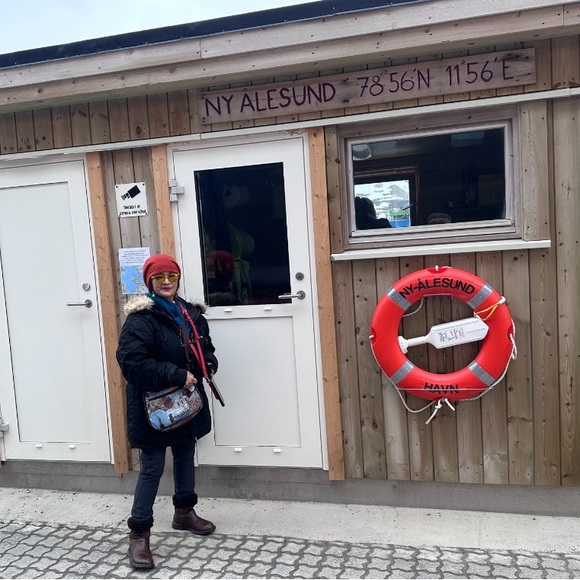 Bookmark My Closet ⭐️Meet your Posher, Shirley - Picture 2 of 5